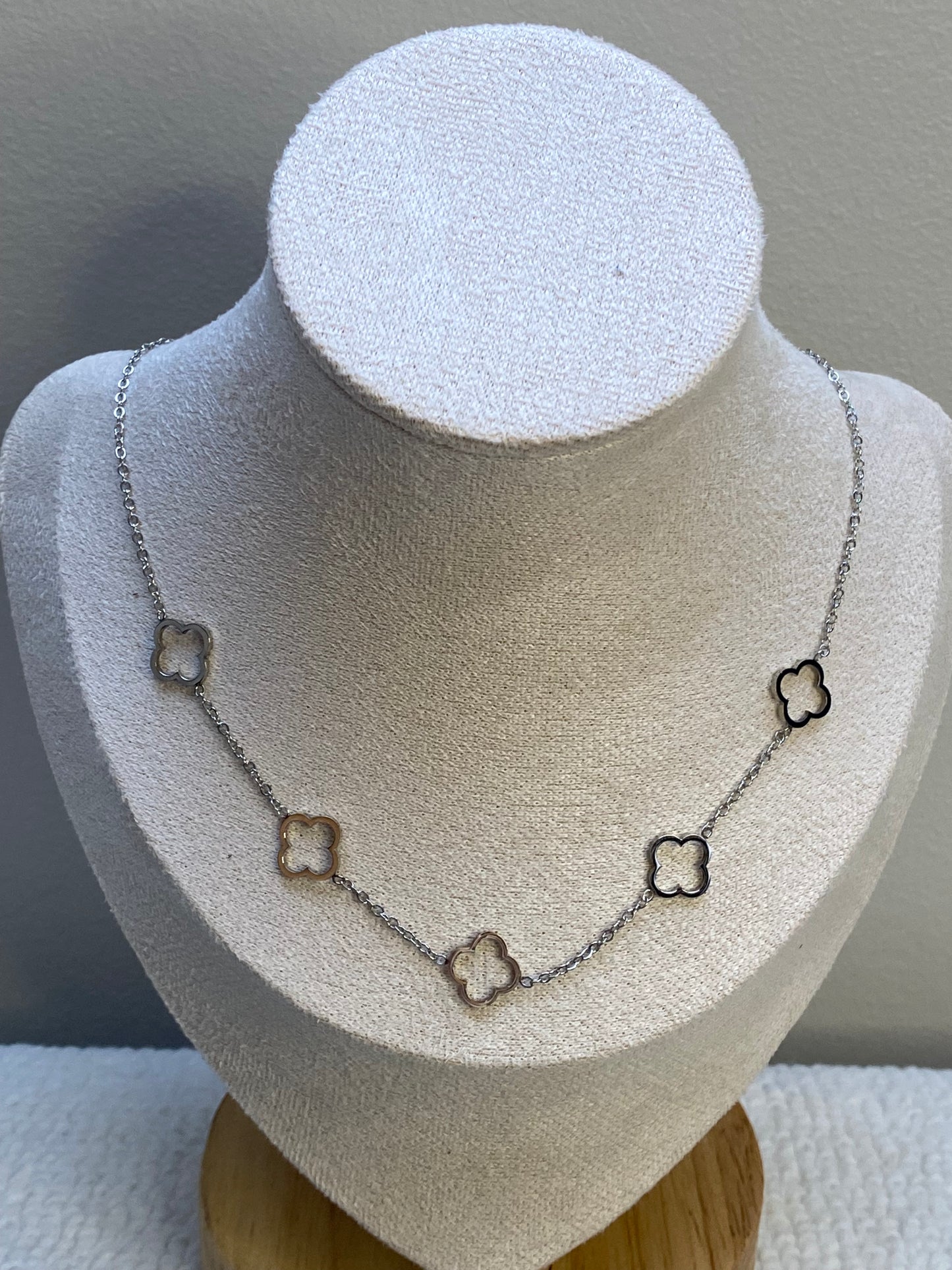 Collier Melia