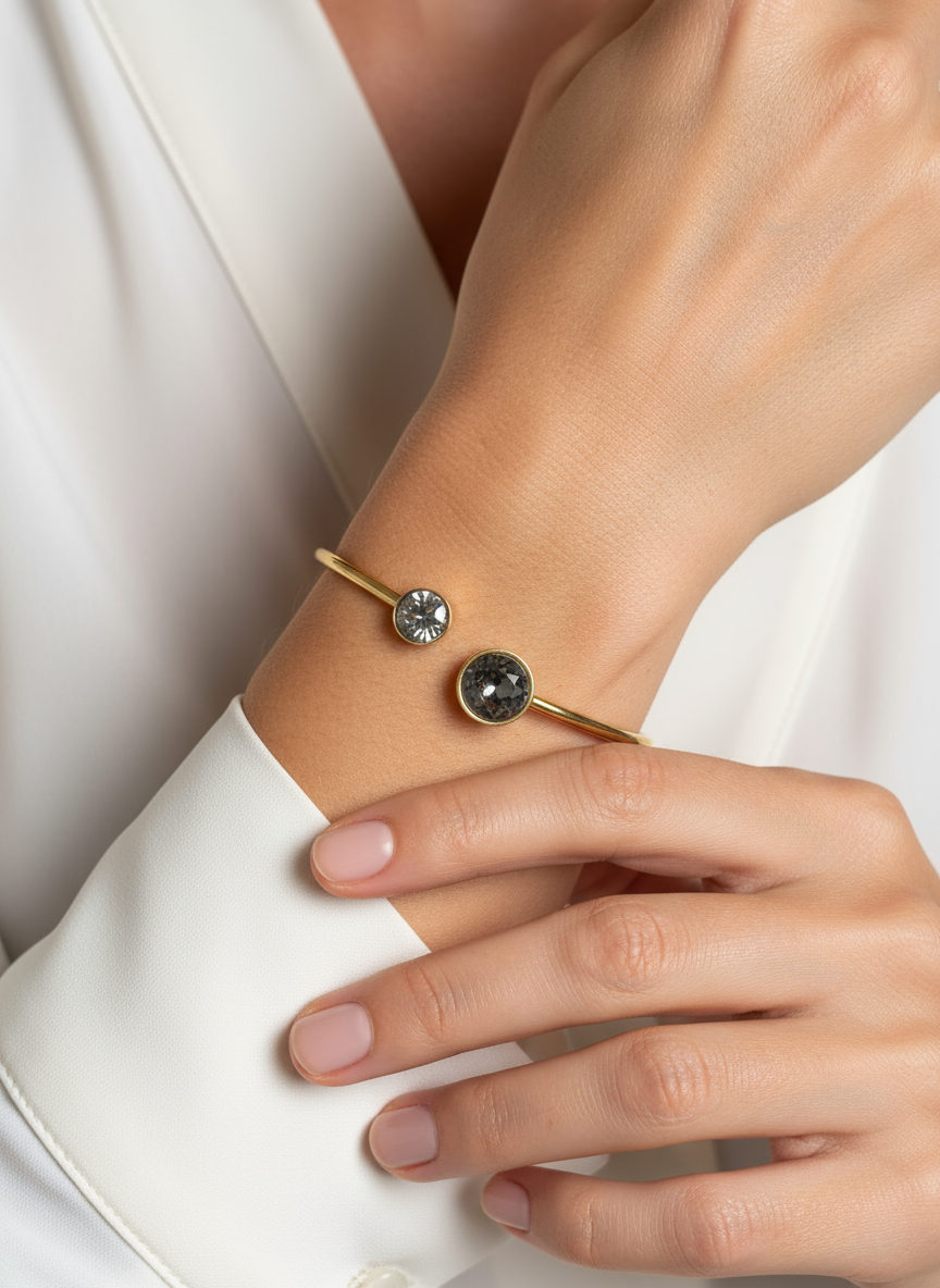 Bracelet Araya gris porté