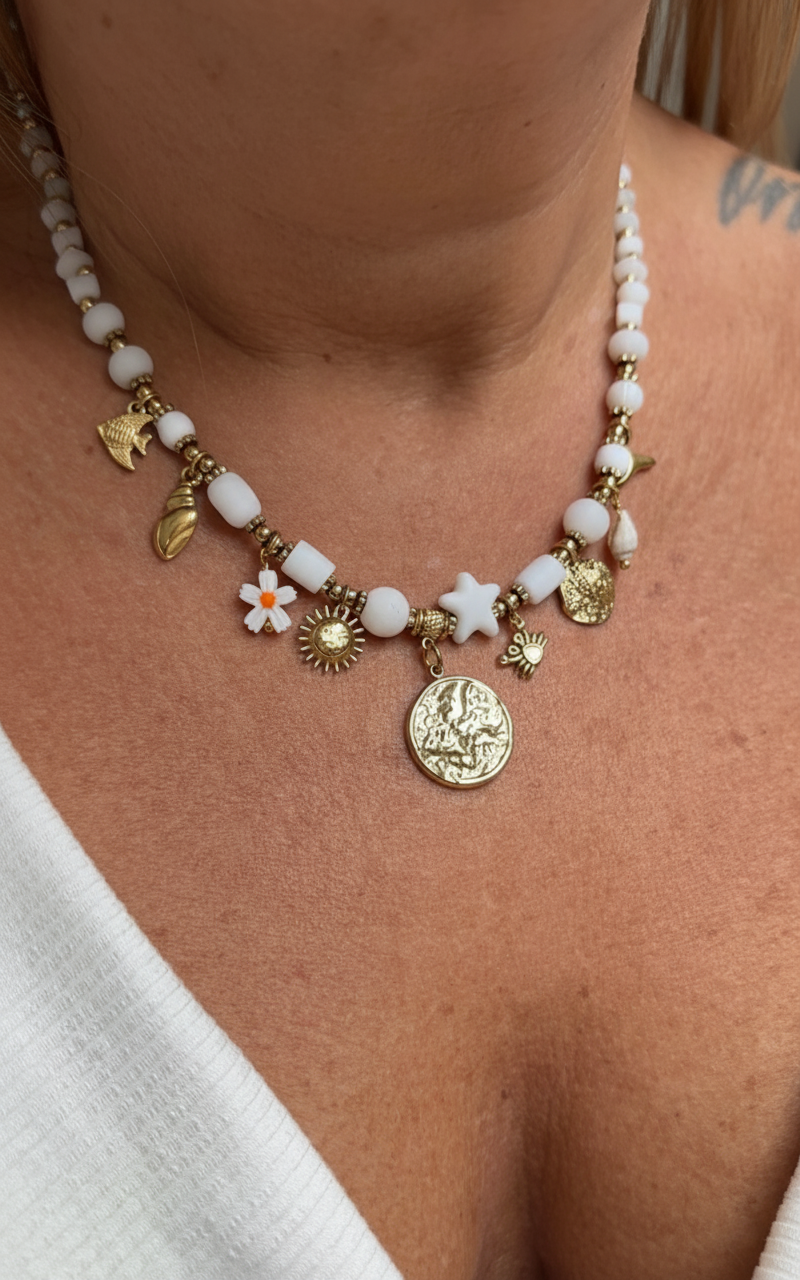 Collier Nyx blanc porté